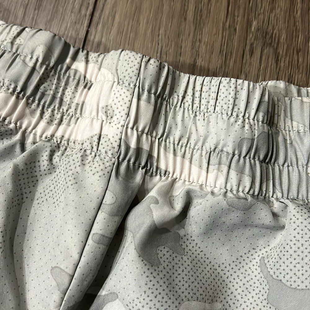 Athletic Workers Women’s Gray Camo Design Lined Athletic Running Shorts‎ 2XL - Picture 3 of 9